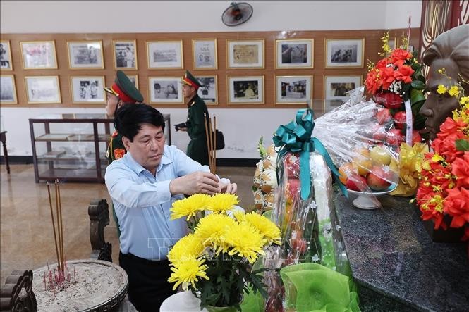 Chủ tịch nước Lương Cường thăm hỏi bà con vùng lũ xã Gò Nổi, Đà Nẵng ảnh 3