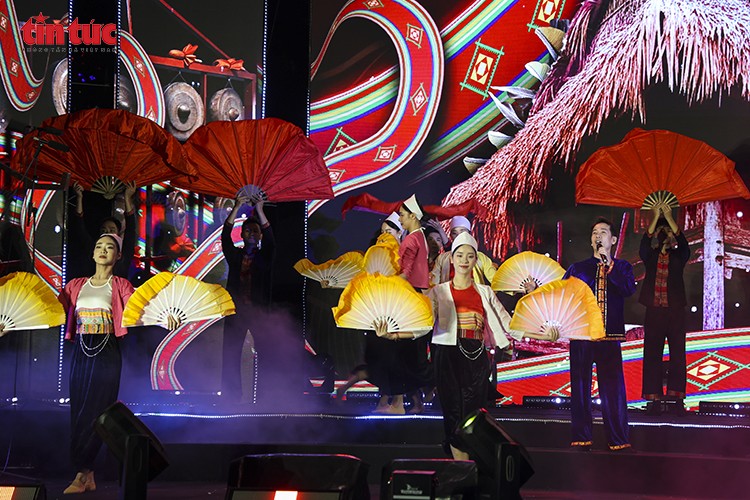 Nghệ nhân Mường lan tỏa văn hóa truyền thống tại Thủ đô ảnh 1