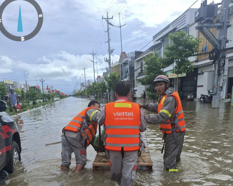Viettel đồng hành với người dân vùng thiên tai ảnh 2