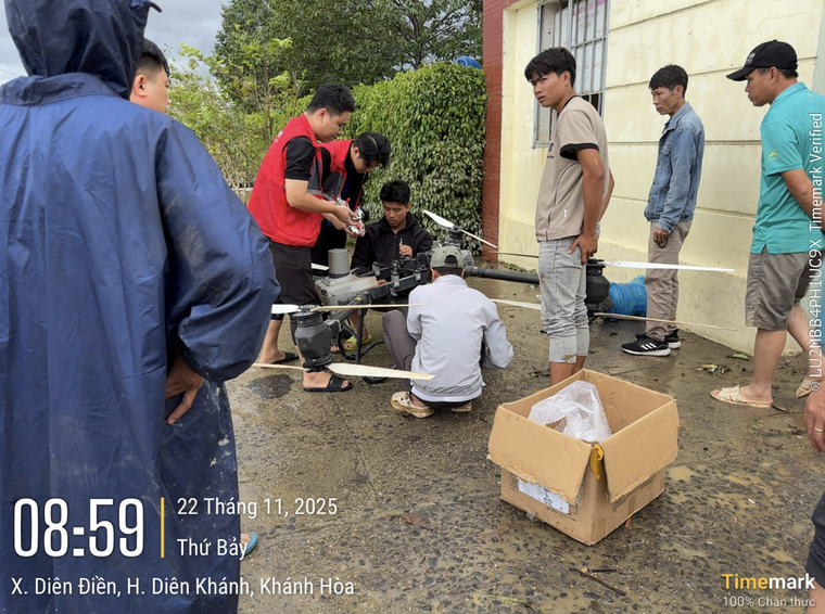 Viettel đồng hành với người dân vùng thiên tai ảnh 4