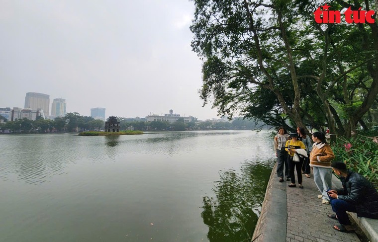 Hình ảnh Hà Nội mịt mù trong khói bụi, ô nhiễm chạm ngưỡng nguy hại ảnh 3