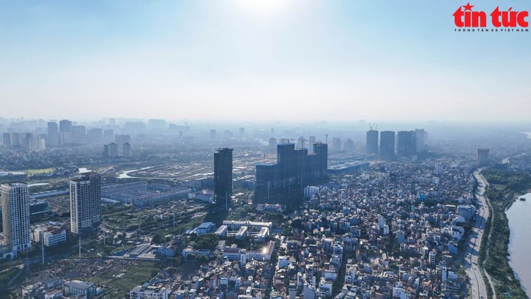 Hình ảnh Hà Nội mịt mù trong khói bụi, ô nhiễm chạm ngưỡng nguy hại ảnh 2