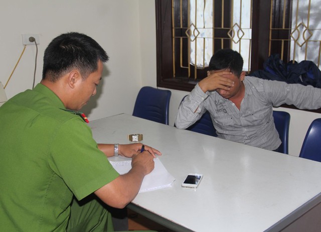 Mạo danh đội trưởng CSTT để nhận tiền bảo kê kinh doanh vỉa hè ảnh 1