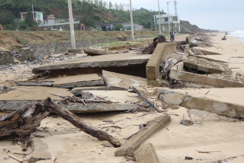 Quảng Bình: Kè đê biển xã Hải Trạch hư hỏng nặng ảnh 2