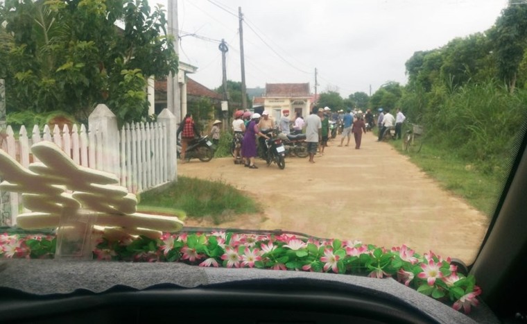 Trưởng thôn không chịu xin lỗi vụ chặn xe cưới đòi tiền ảnh 1