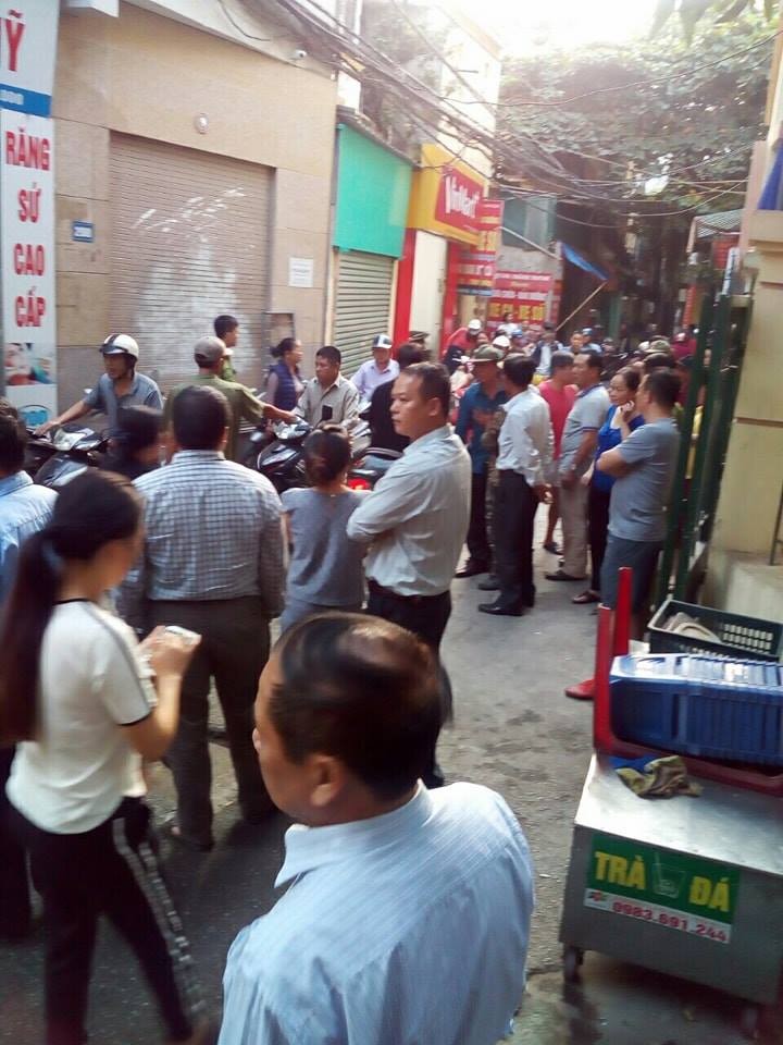 Côn đồ án ngữ bảo vệ trạm BTS vì bị cư dân phản đối tại Hà Nội ảnh 1