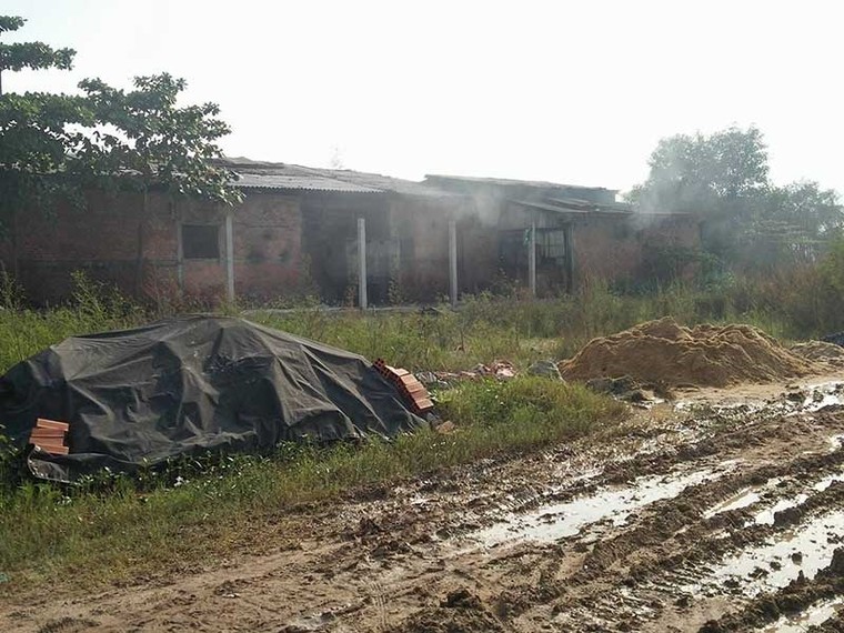 Xưởng nấu chì đe dọa sức khỏe người dân ảnh 1