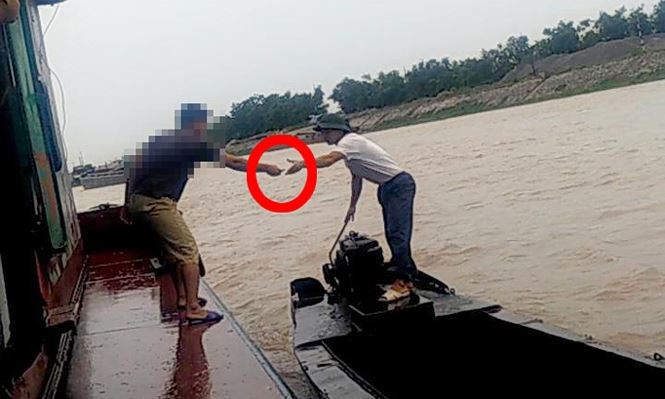 Cận cảnh mãi lộ trên sông ảnh 1