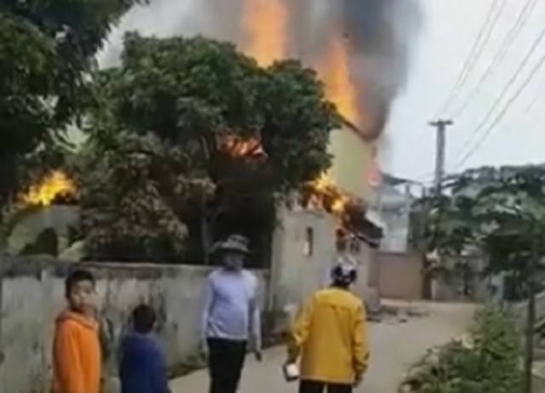 Chồng thiệt mạng khi đổ xăng đốt nhà, vợ và người làm thuê bị bỏng nặng ảnh 1