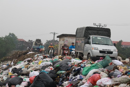 Hà Nội: Người dân khổ sở sống chung với rác ảnh 5