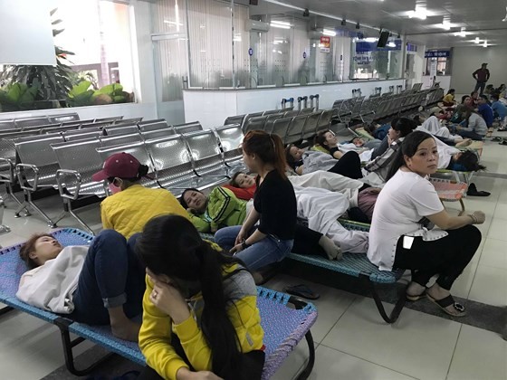 Hàng trăm công nhân ở Bình Dương nhập viện sau bữa ăn trưa ảnh 2