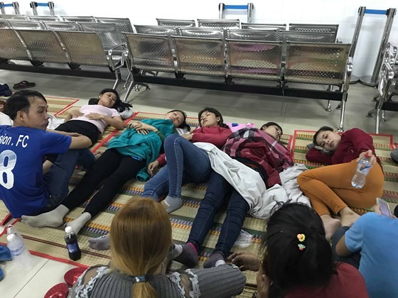 Hàng trăm công nhân ở Bình Dương nhập viện sau bữa ăn trưa ảnh 3