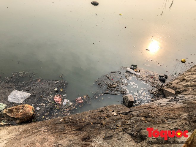 Hà Nội: Hồ Văn Quán ô nhiễm nghiêm trọng những ngày giáp Tết ảnh 1