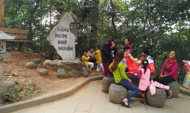 Hơn 1 vạn người thành kính dâng hương hướng về đất Tổ nhân dịp đầu xuân mới ​ ảnh 2