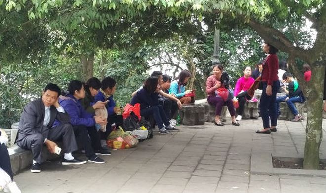 Hơn 1 vạn người thành kính dâng hương hướng về đất Tổ nhân dịp đầu xuân mới ​ ảnh 4