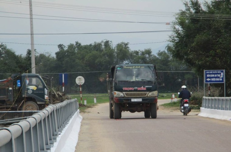 Bình Định: Dân sống gần bờ sông Côn lo lắng vì sông bị sạt lở nghiêm trọng ảnh 1