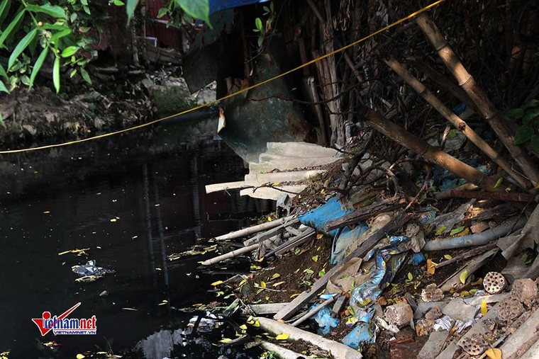 Hà Nội: Nghẹt thở sống cạnh khúc sông đặc quánh nước thải ảnh 3