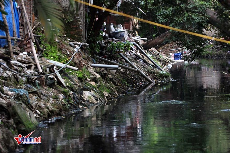 Hà Nội: Nghẹt thở sống cạnh khúc sông đặc quánh nước thải ảnh 5