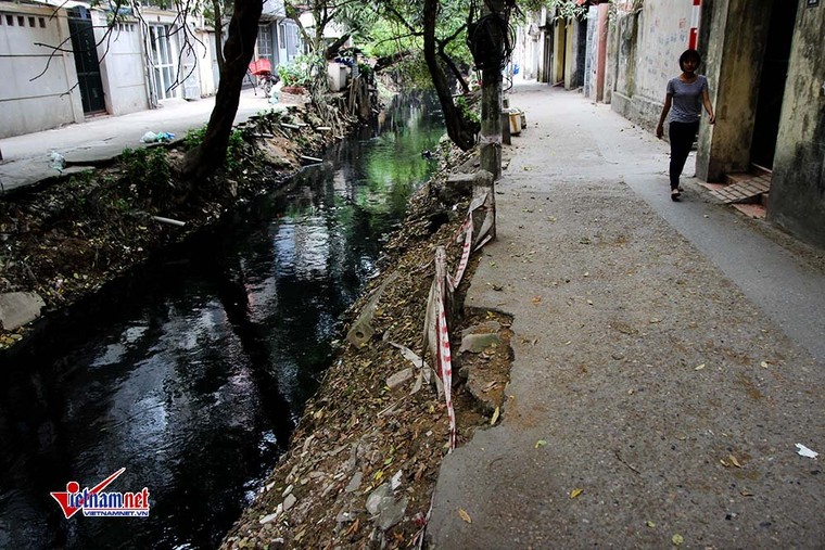 Hà Nội: Nghẹt thở sống cạnh khúc sông đặc quánh nước thải ảnh 7