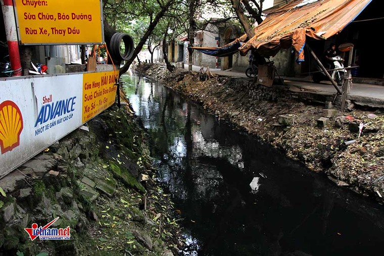 Hà Nội: Nghẹt thở sống cạnh khúc sông đặc quánh nước thải ảnh 8