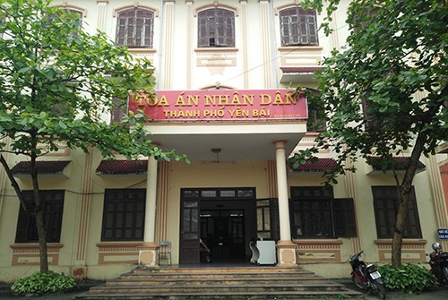 Xét xử cựu nhà báo Lê Duy Phong cưỡng đoạt tài sản tại Yên Bái ảnh 1