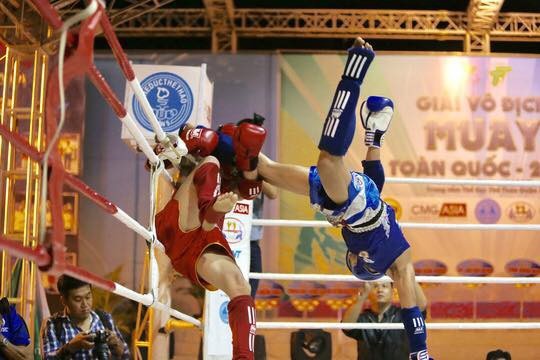 No đòn vì đánh nhầm võ sĩ vô địch thế giới sau va chạm giao thông ảnh 1