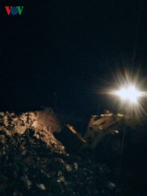 Sơn La: Mưa lớn gây sạt lở, tắc đường trên Quốc lộ 37 ảnh 1