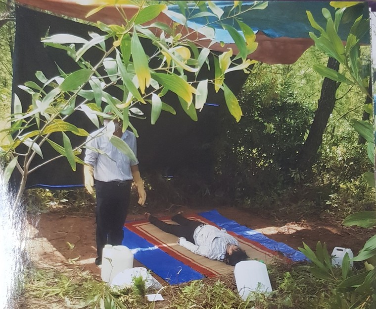 Vụ khai quật tử thi sau 6 năm treo cổ: Lời nói nghẹn lòng của người mẹ già ảnh 1