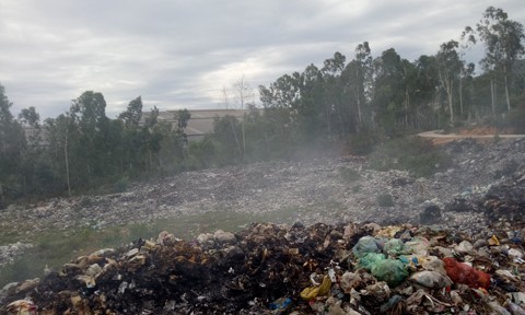 Bãi rác thải giữa lòng đô thị cháy ngun ngút suốt ngày đêm ảnh 5