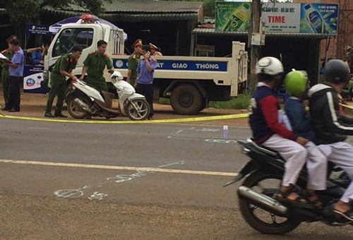 Đắk Nông: Một trung tá lái ô tô gây tai nạn cho phụ huynh chở con đi thi ảnh 1