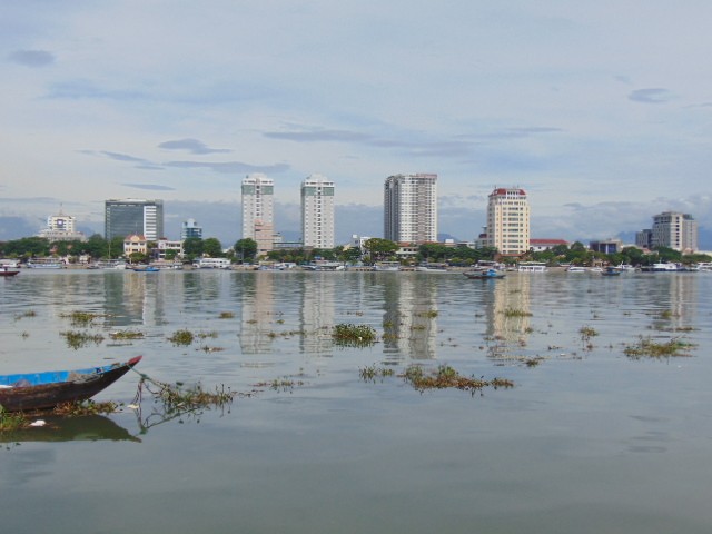 Đà Nẵng: Dòng sông Hàn ngập tràn bèo, rác thải ảnh 2
