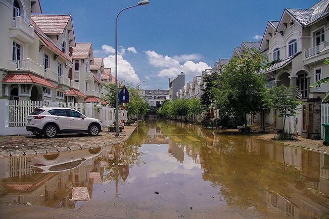 Sau ngập, 'làng' biệt thự triệu đô lộ nhiều bất cập ảnh 2