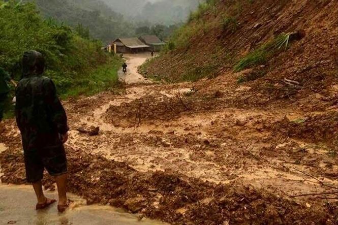 Mưa lũ chia cắt nhiều nơi: 6 người chết, mất tích ảnh 1