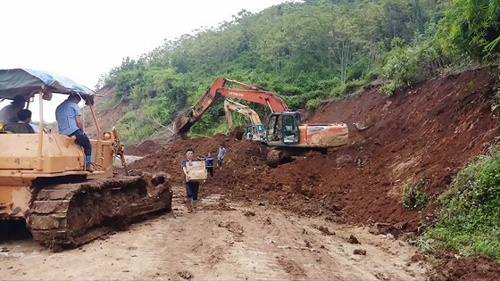 Nghệ An, Thanh Hóa: Mưa lũ tiếp tục cô lập nhiều nơi ảnh 1