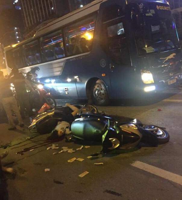 Thanh sắt rơi xuống đường Lê Văn Lương, một phụ nữ tử vong ảnh 1