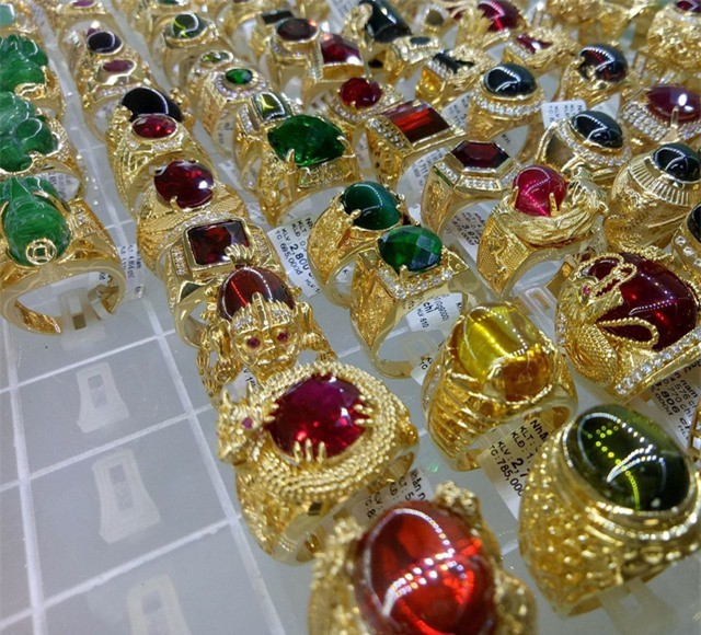 Trong vòng 1 phút 30 giây, tên trộm khoắng sạch 100 lượng vàng ảnh 1