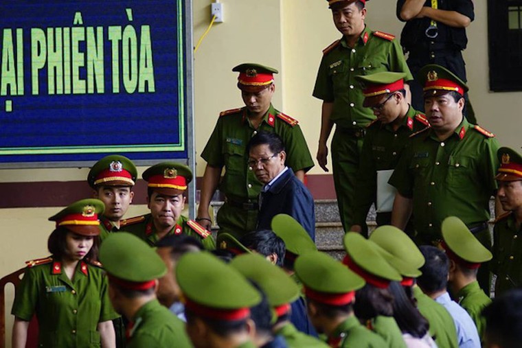 Hình ảnh xét xử cựu Trung tướng Phan Văn Vĩnh và vụ án 'đánh bạc nghìn tỷ' ảnh 6
