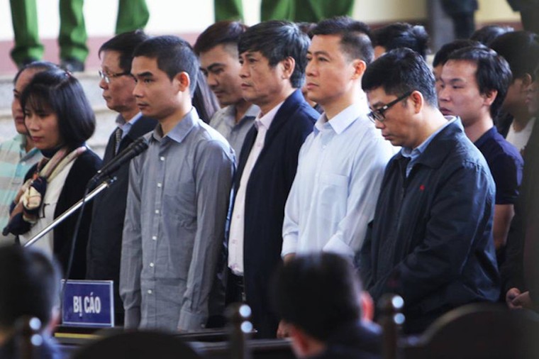 Hình ảnh xét xử cựu Trung tướng Phan Văn Vĩnh và vụ án 'đánh bạc nghìn tỷ' ảnh 8