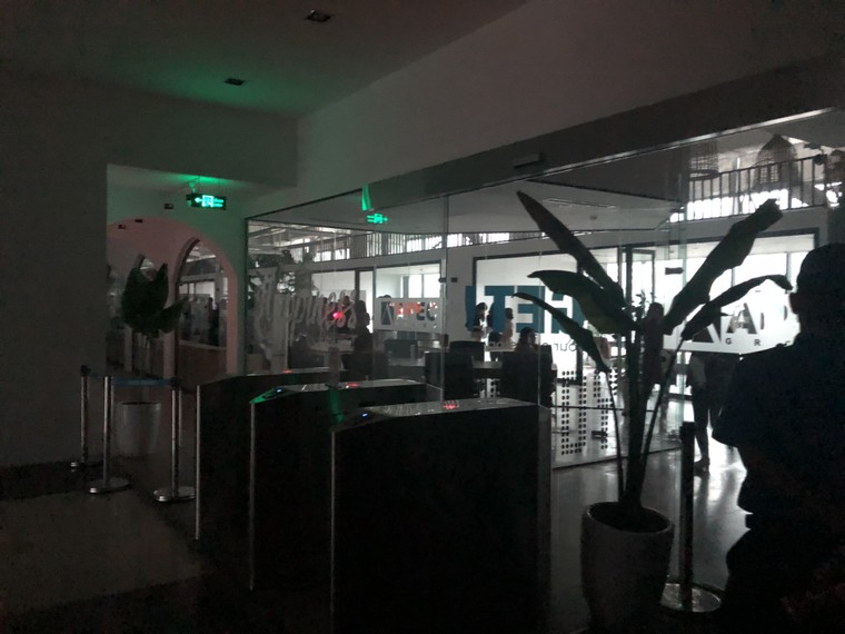 Vụ toà nhà Charmvit Tower bị tố: Nộp tiền xong vẫn chưa được cấp điện? ảnh 2