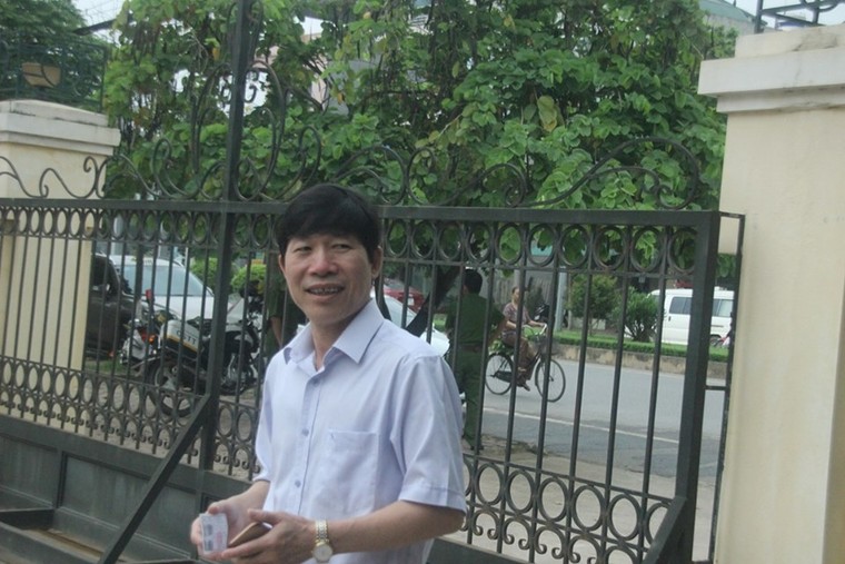 Xét xử phúc thẩm vụ án chạy thận ở Hòa Bình: Vì sao Hoàng Công Lương vừa đến tòa đã ra về? ảnh 3