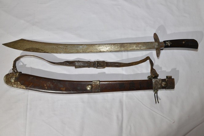 Cháu nội vua Mèo hiến tặng hiện vật quý cho Bảo tàng Hồ Chí Minh ảnh 1