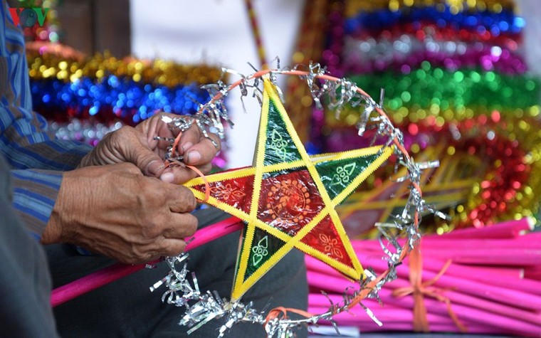 Người lưu giữ Trung thu xưa qua từng cánh đèn ông sao ảnh 2