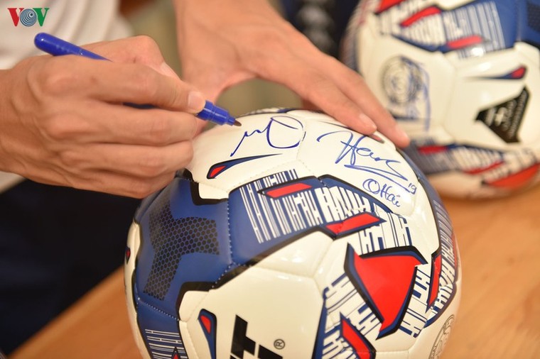 Dàn sao Hà Nội FC rạng rỡ trong ngày làm đại sứ Strong Vietnam ảnh 13