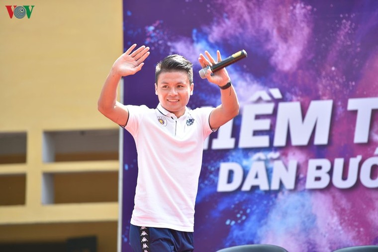 Dàn sao Hà Nội FC rạng rỡ trong ngày làm đại sứ Strong Vietnam ảnh 18