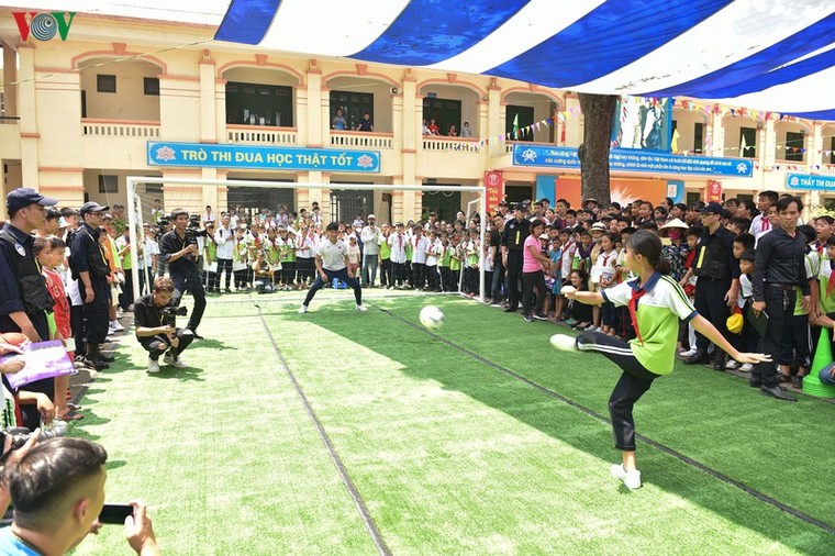 Dàn sao Hà Nội FC rạng rỡ trong ngày làm đại sứ Strong Vietnam ảnh 21