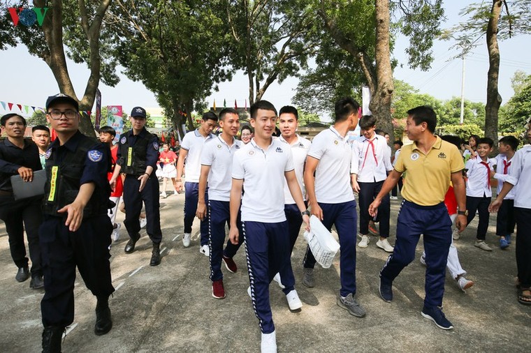 Dàn sao Hà Nội FC rạng rỡ trong ngày làm đại sứ Strong Vietnam ảnh 4