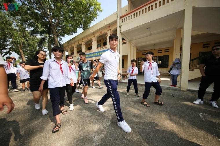 Dàn sao Hà Nội FC rạng rỡ trong ngày làm đại sứ Strong Vietnam ảnh 5