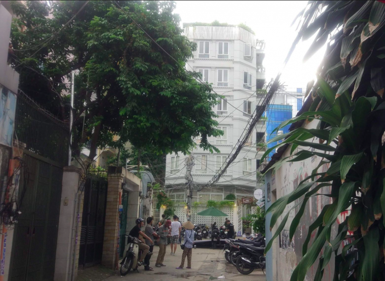 Khám xét căn nhà Phó chánh án Quận 4 bị tố “bắt” trẻ em ở TP.HCM ảnh 1