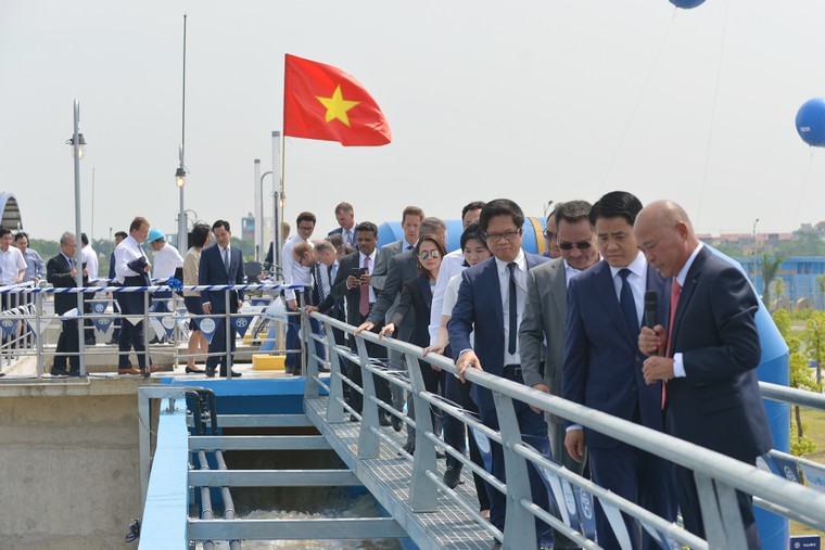 Không có cơ chế để UBND TP. Hà Nội bắt dân phải trả lãi cho doanh nghiệp khi mua nước? ảnh 1