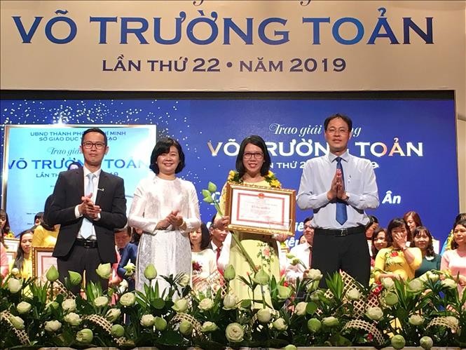 Vinh danh 50 nhà giáo, cán bộ quản lý nhận Giải thưởng Võ Trường Toản ảnh 1